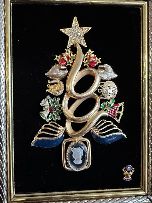 Cameo Christmas Tree, 5x7